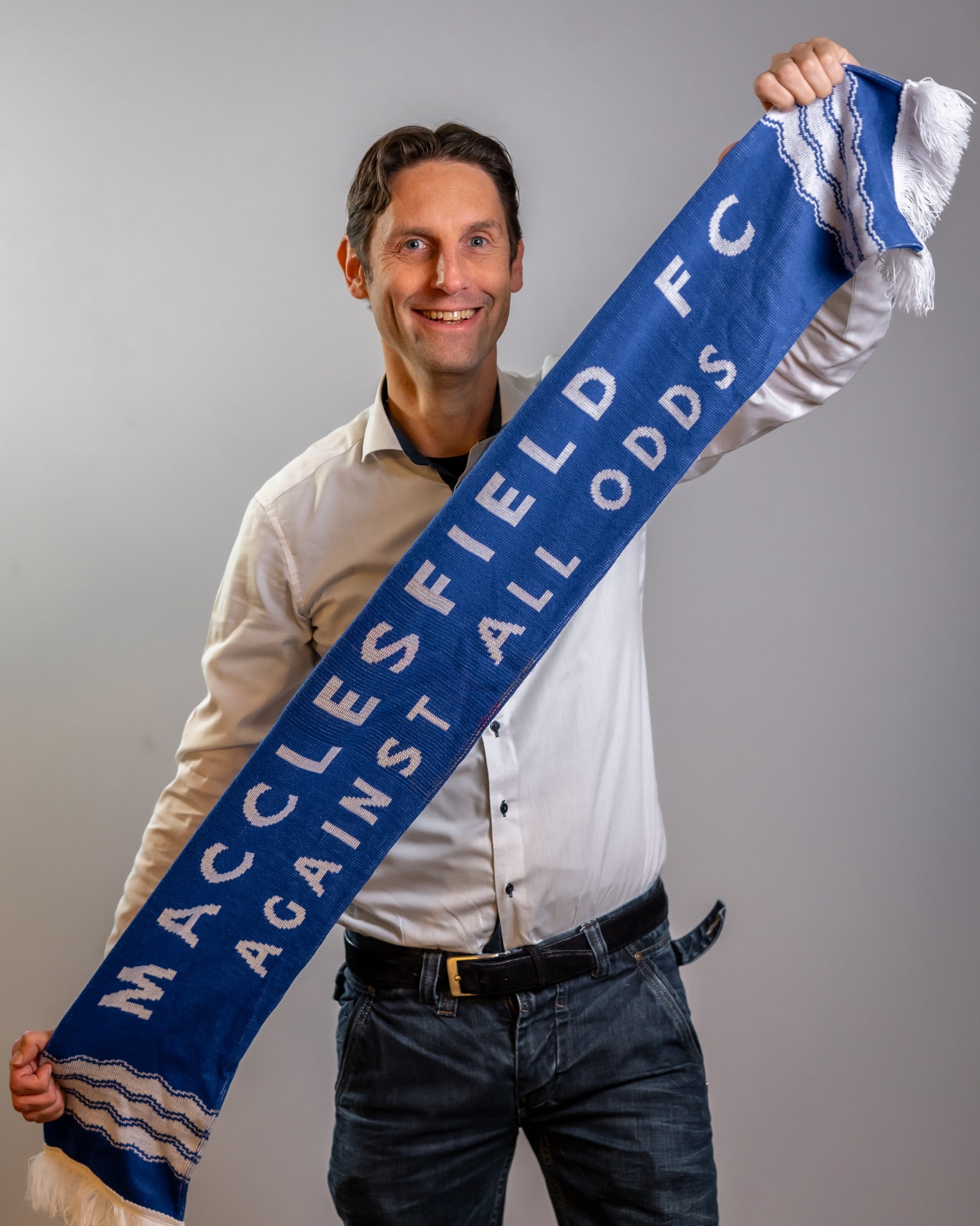 Ronnie the Silkman met Macclesfield sjaal