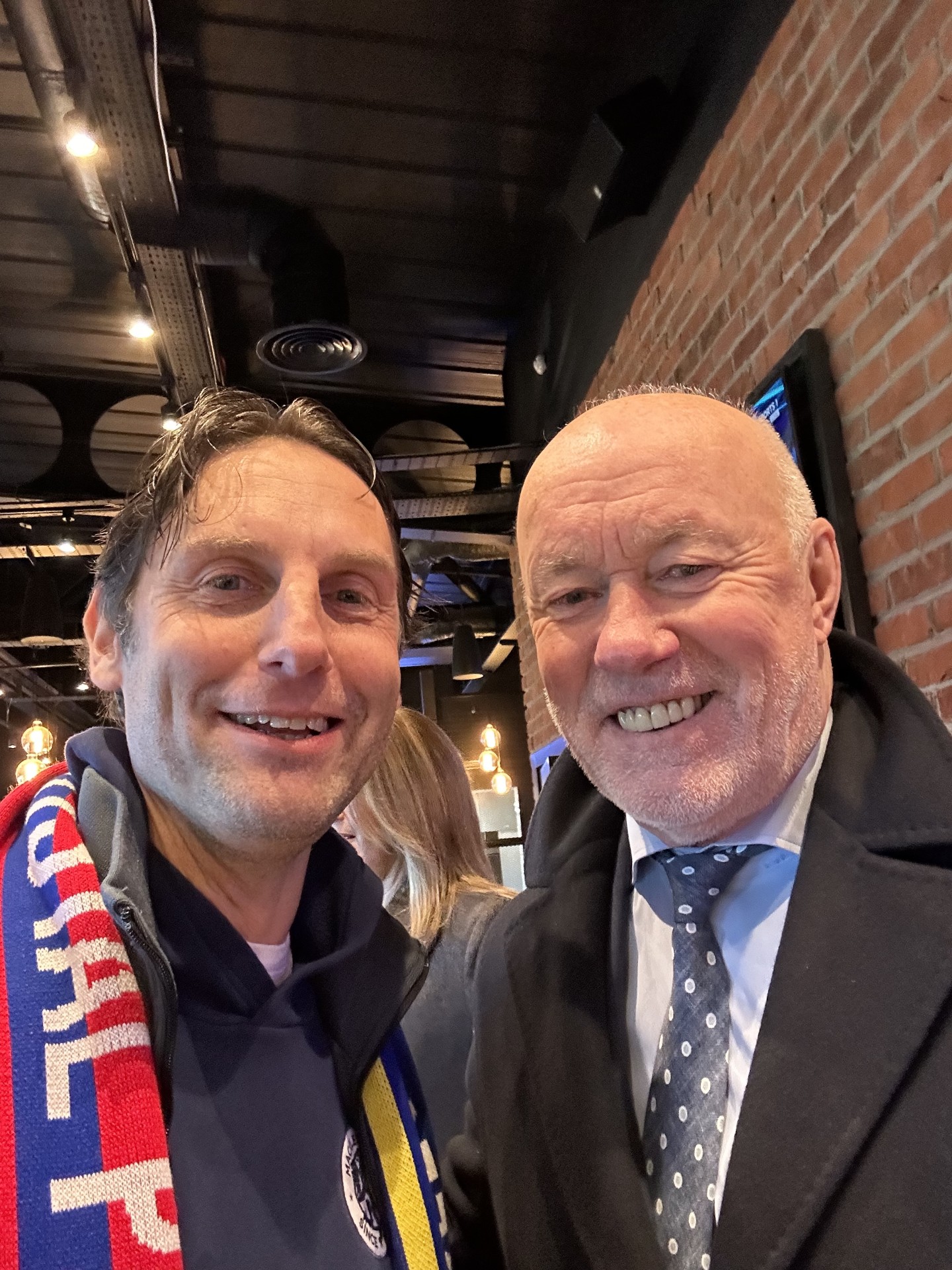 Ronnie met gast in hospitality